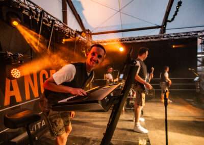 OrangeClub - Flo - Live in action